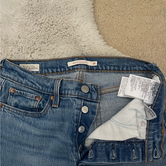 LEVI JEANS! - Picture 4 of 4